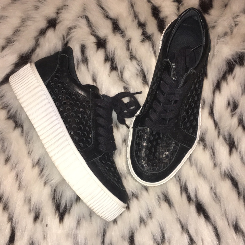 Like NEW platform perforated leather sneakers